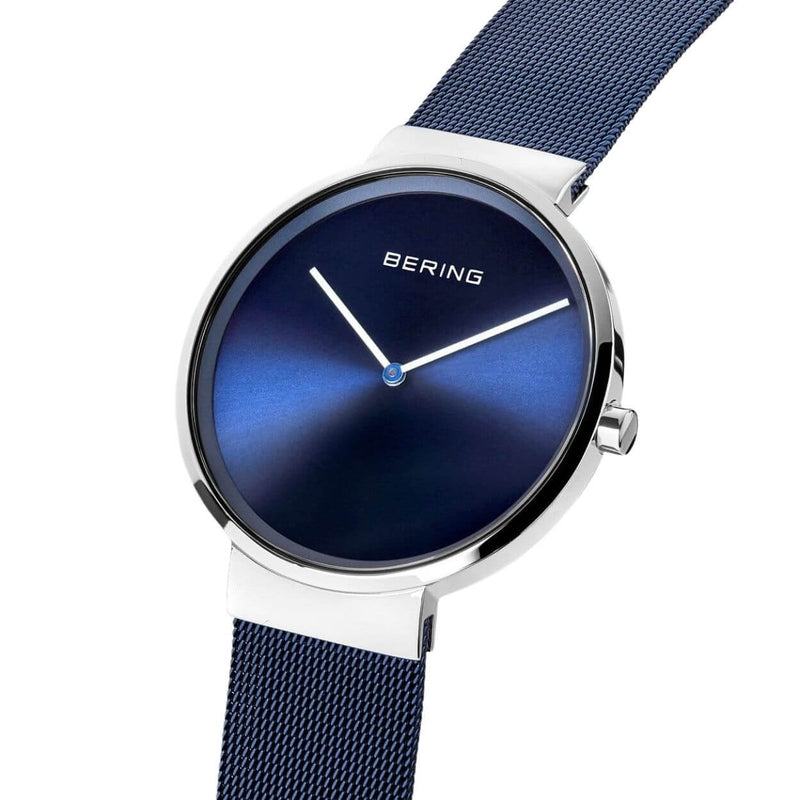 Bering Classic 14539-307 analog herrklocka med blå urtavla och armband i mesh