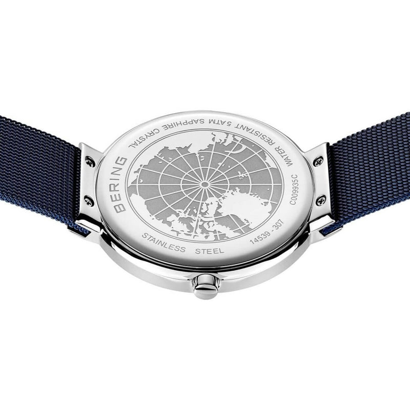 Bering Classic 14539-307 analog herrklocka med blå urtavla och armband i mesh
