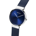 Bering Classic 14531-307 analog damklocka med blå urtavla och armband i mesh