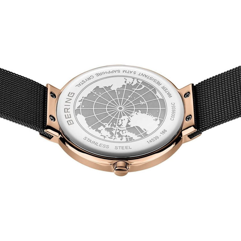 Bering Classic 14539-166 analog herrklocka med svart urtavla och armband i mesh