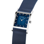 Bering Classic 10426-307-S analog damklocka med blå urtavla och armband i mesh