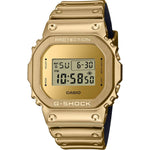 Casio G-Shock Fine Metallic GM-5600YMG-9ER analog herrklocka med guld urtavla och armband i resin