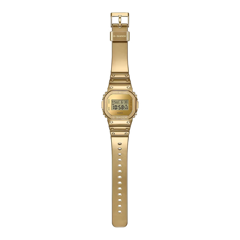 Casio G-Shock Fine Metallic GM-5600YMG-9ER analog herrklocka med guld urtavla och armband i resin