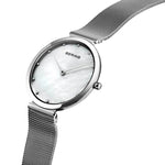 Bering Classic 18132-004 analog damklocka med vit urtavla och armband i mesh