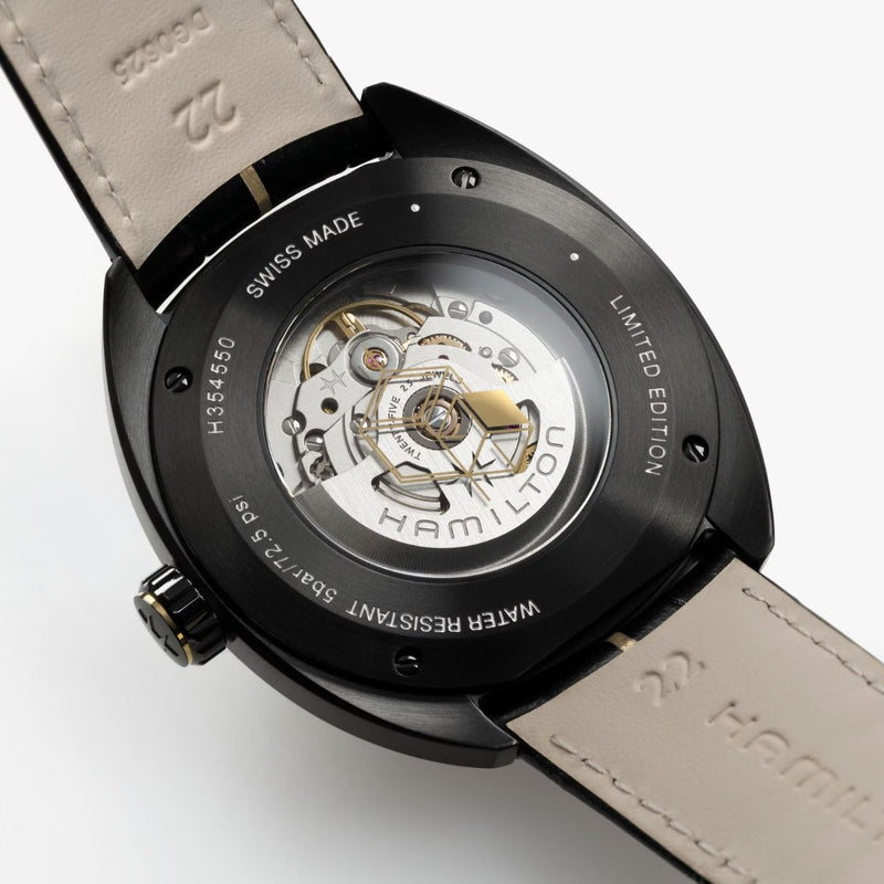 Hamilton Pan Europ Resident Evil Requiem H35455730 analog herrklocka med flerfärgad urtavla och armband i läder