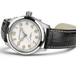 Hamilton Khaki Field Murph H70405710 analog herrklocka med vit urtavla och armband i skinn