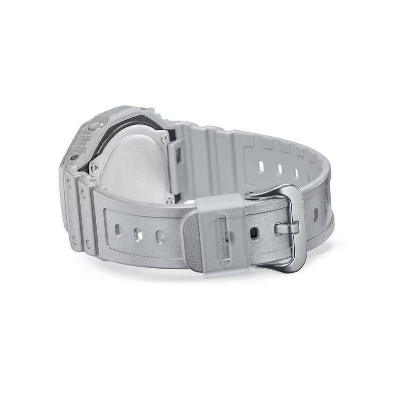 Casio G-Shock GA-2100FF-8AER analog herrklocka med silver urtavla och armband i resin