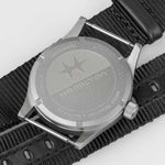 Hamilton Khaki Field Quartz H69301430 analog herrklocka med svart urtavla och armband i rostfritt stål