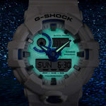 Casio G-Shock Hidden Glow GA-700HDS-7AER analog herrklocka med vit urtavla och armband i resin