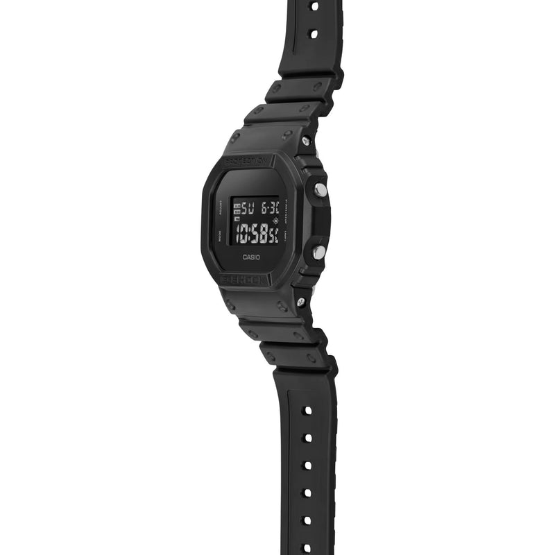 Casio G-Shock DW-5600UBB-1ER digital unisexklocka med svart urtavla och armband i resin